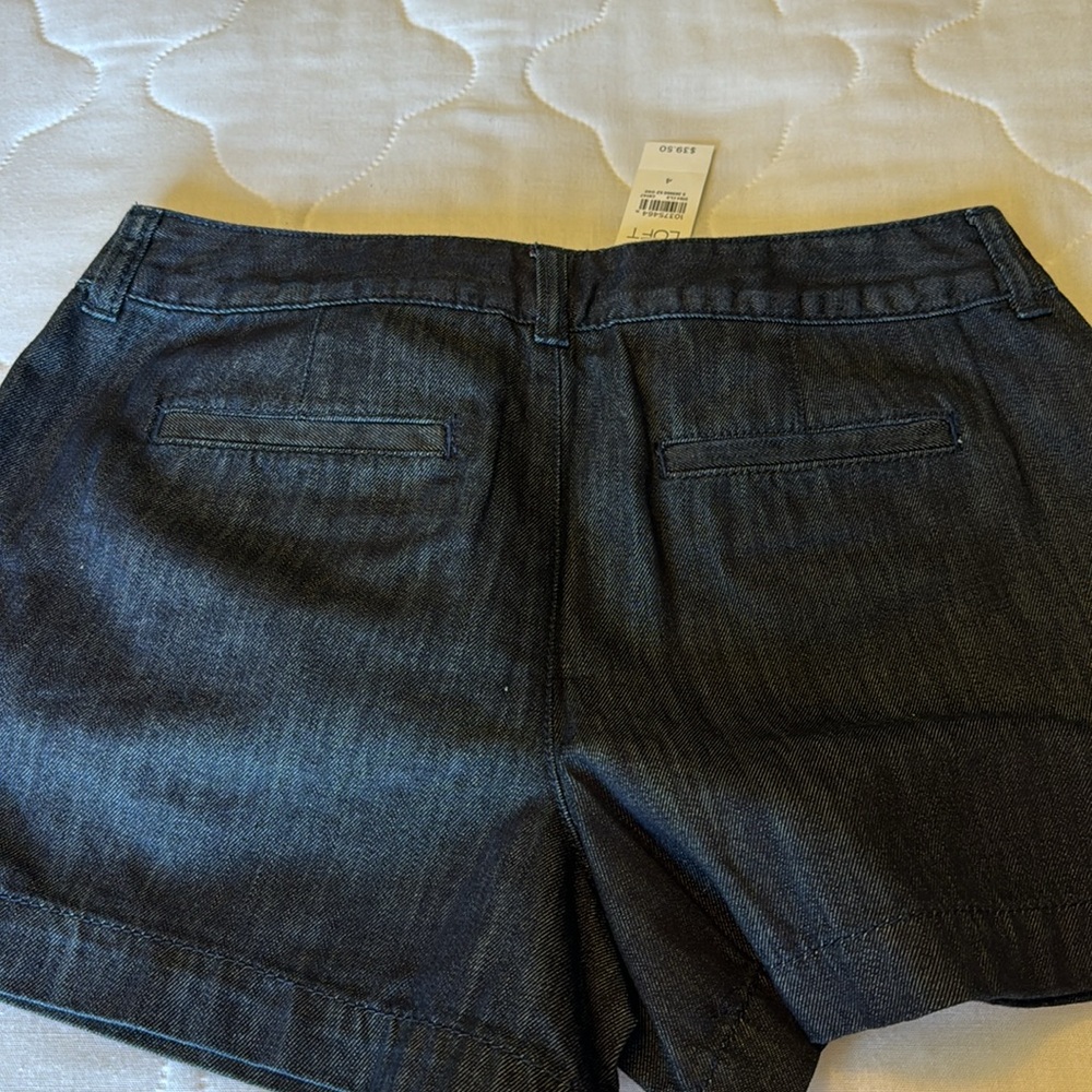NWT: Ann Taylor Loft dark denim shorts, women’s size 4 - Picture 4 of 4
